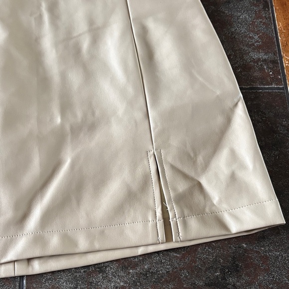 Shinestar Cream Pleather Mini Skirt - Picture 4 of 9